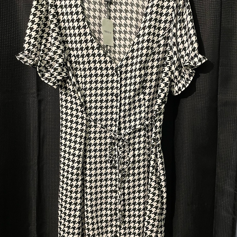 Forever 21+ Super Cute New W Tag Dress, Black And White Houndstooth Size 0X ￼